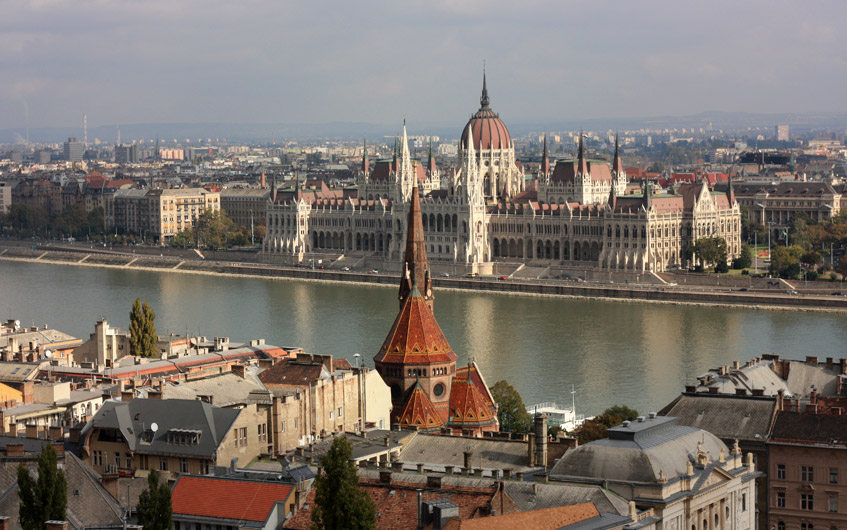 Übrigens eines der größten Gebäude der Welt.