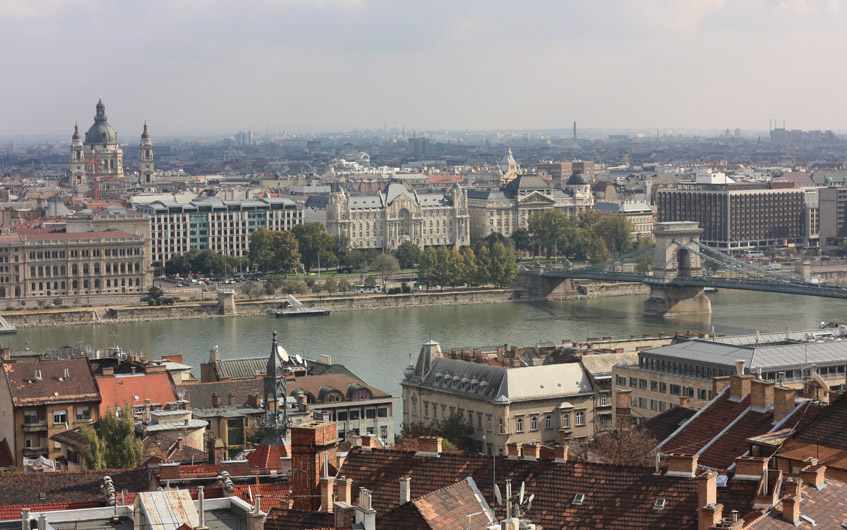 Und mitten durch: Die Donau.