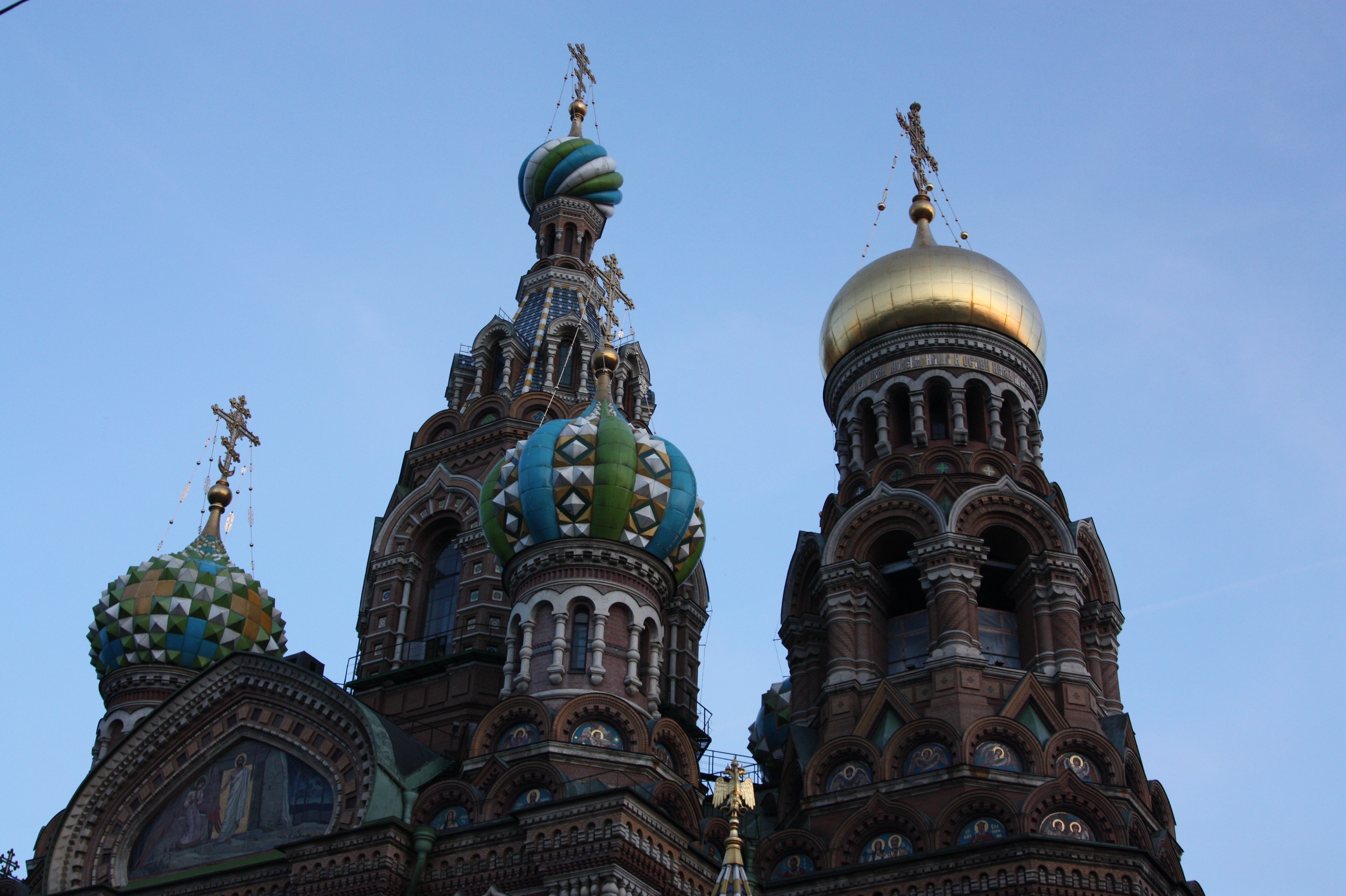 Das Dach der Blutskirche in St. Petersburg.